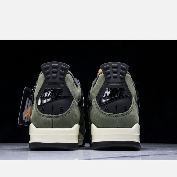 Jordan 4s undefeated dead stock NWT size 12m Sneakers in Green and Black - Picture 7 of 13